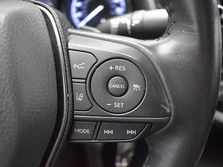 2022 Toyota Camry SE Sedan 4D photo