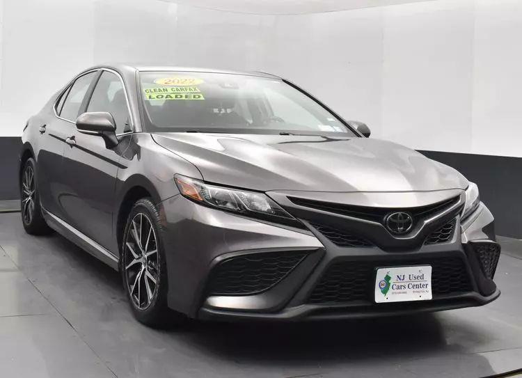 2022 Toyota Camry SE Sedan 4D photo