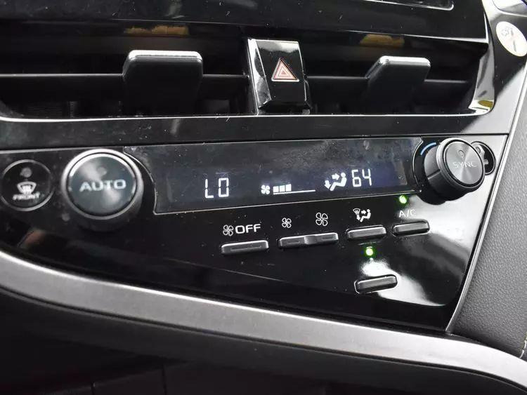2022 Toyota Camry SE Sedan 4D photo