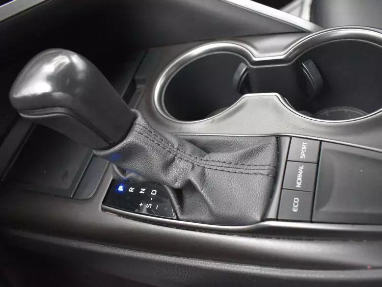 2022 Toyota Camry SE Sedan 4D photo