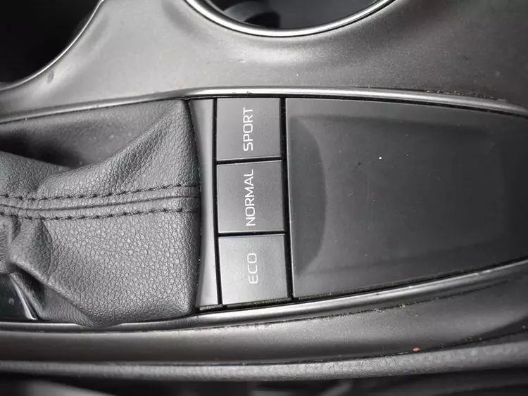 2022 Toyota Camry SE Sedan 4D photo