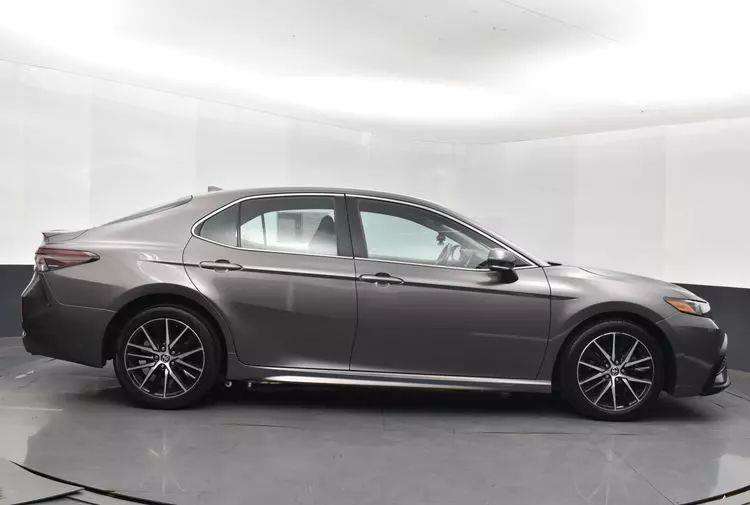 2022 Toyota Camry SE Sedan 4D photo