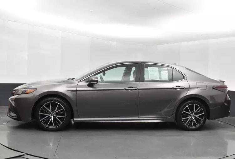 2022 Toyota Camry SE Sedan 4D photo