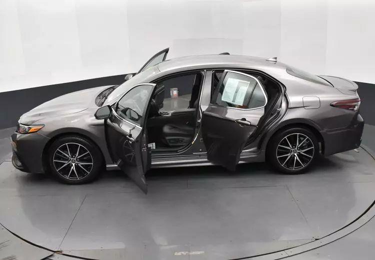 2022 Toyota Camry SE Sedan 4D photo