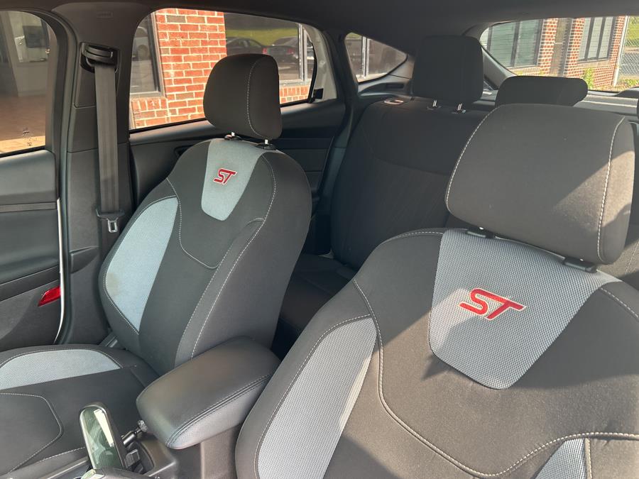 2017 Ford Focus ST Hatch photo