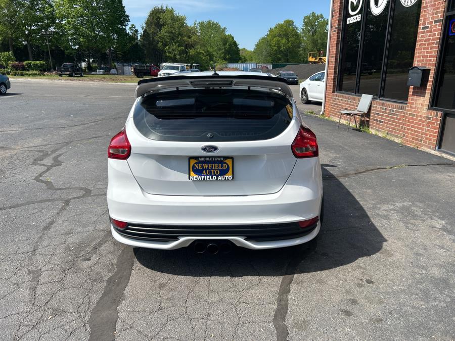 2017 Ford Focus ST Hatch photo