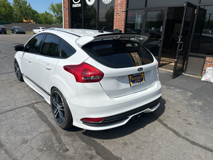 2017 Ford Focus ST Hatch photo
