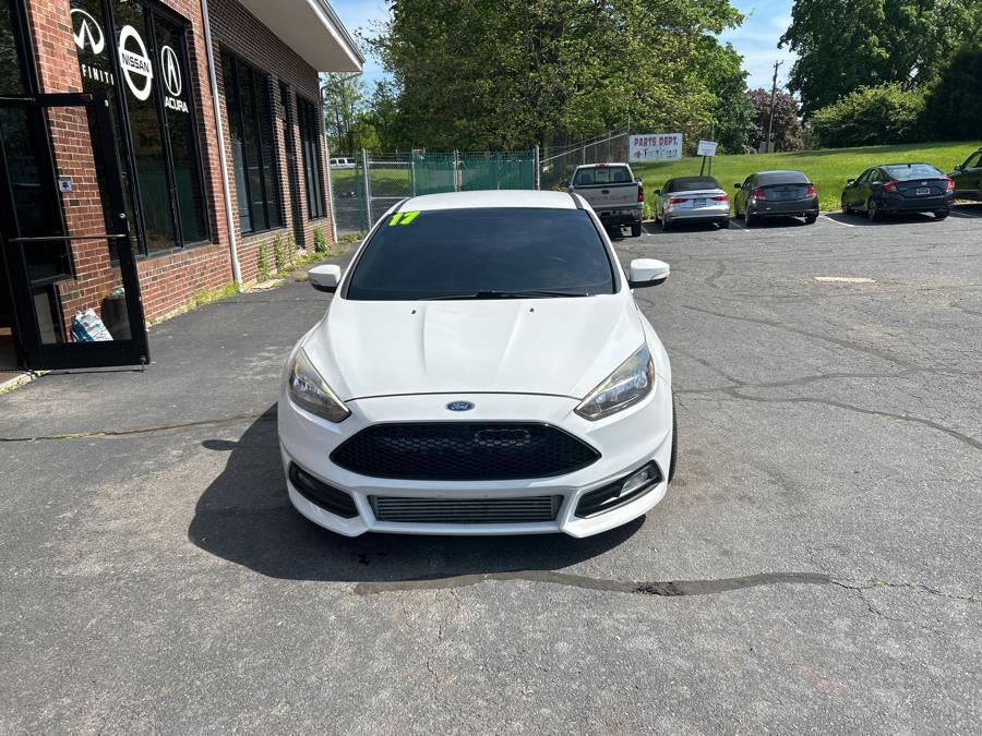 2017 Ford Focus ST Hatch photo