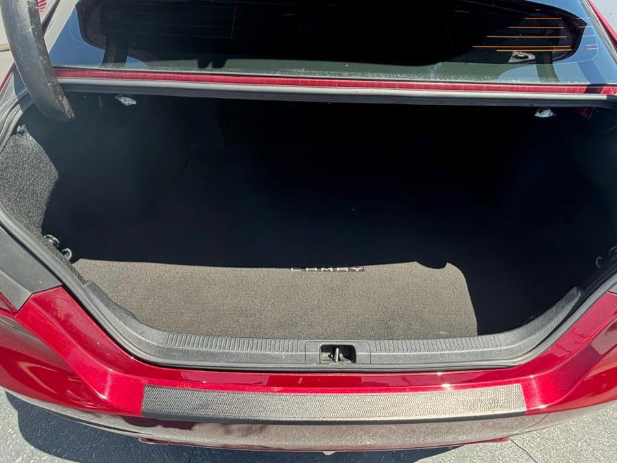 2018 Toyota Camry SE Auto (Natl) photo