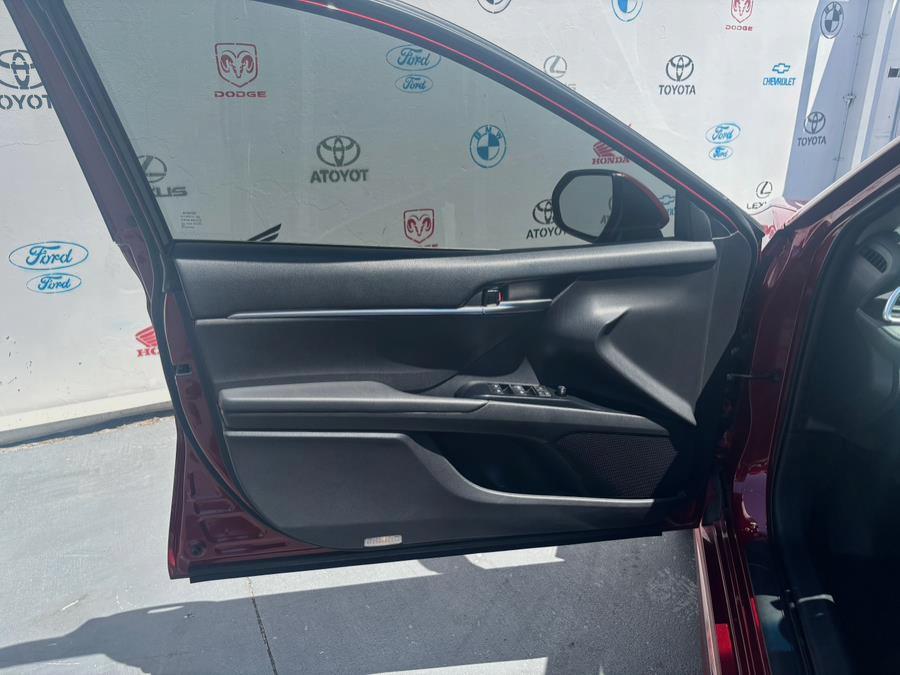 2018 Toyota Camry SE Auto (Natl) photo