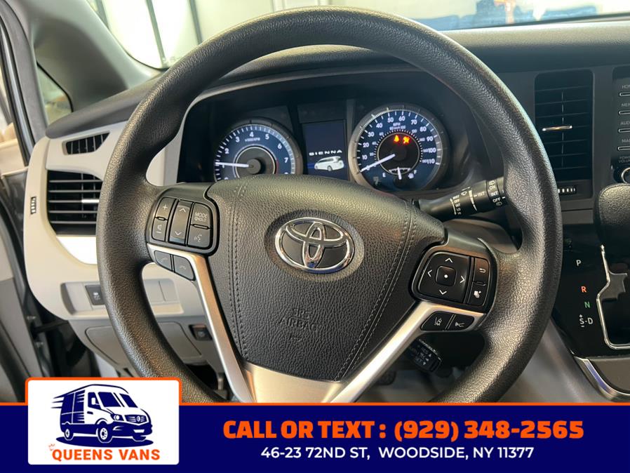 2019 Toyota Sienna LE Auto Access Seat FWD 7-Pass photo