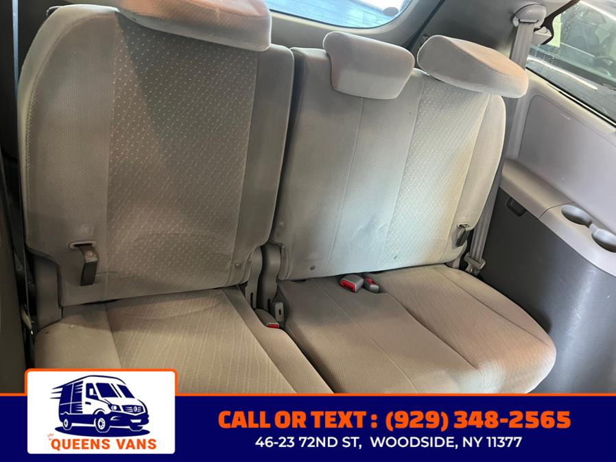 2019 Toyota Sienna LE Auto Access Seat FWD 7-Pass photo