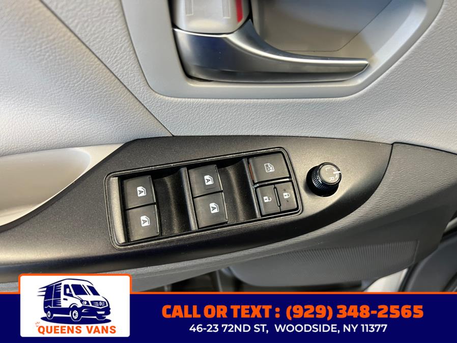 2019 Toyota Sienna LE Auto Access Seat FWD 7-Pass photo