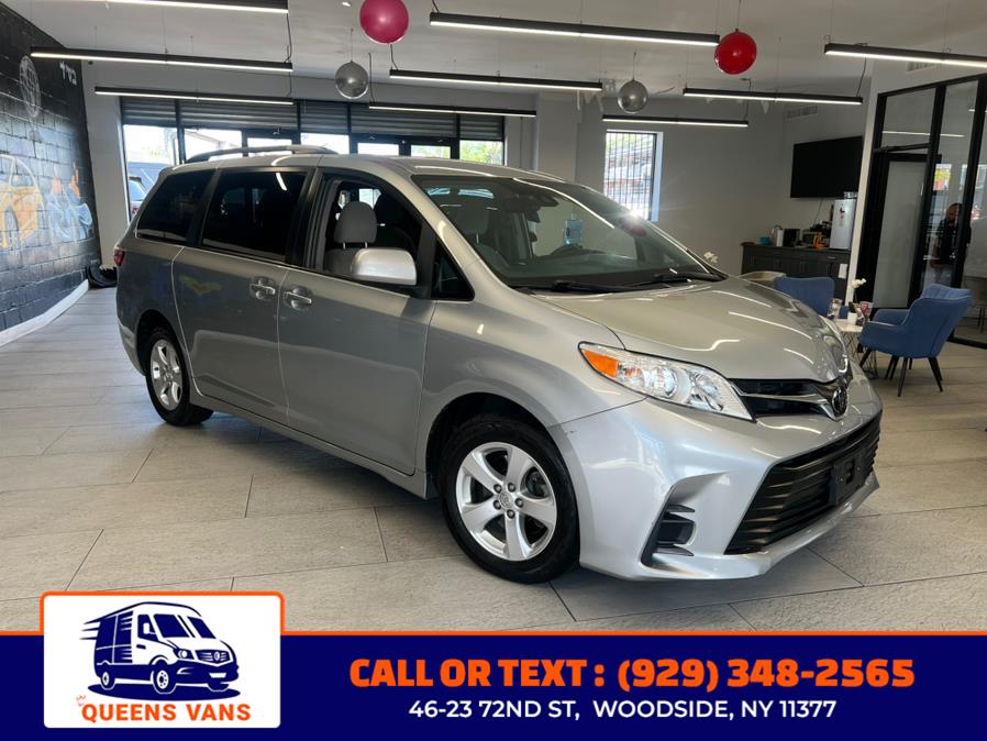 2019 Toyota Sienna LE Auto Access Seat FWD 7-Pass photo