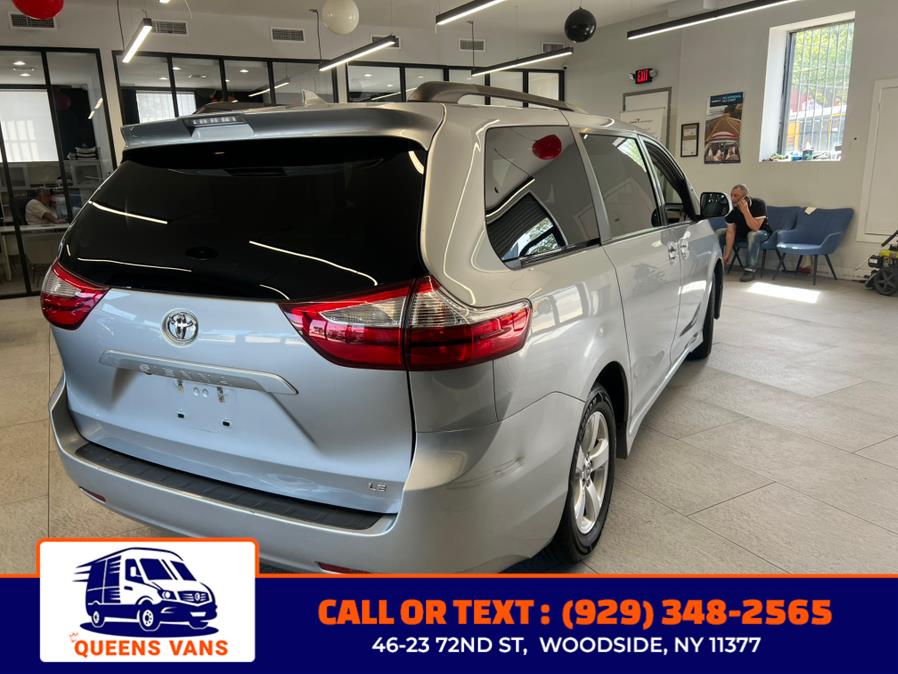 2019 Toyota Sienna LE Auto Access Seat FWD 7-Pass photo