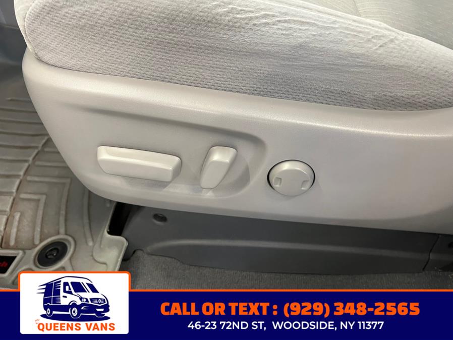 2019 Toyota Sienna LE Auto Access Seat FWD 7-Pass photo
