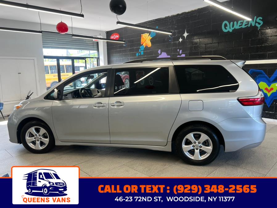 2019 Toyota Sienna LE Auto Access Seat FWD 7-Pass photo