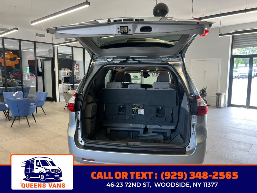 2019 Toyota Sienna LE Auto Access Seat FWD 7-Pass photo