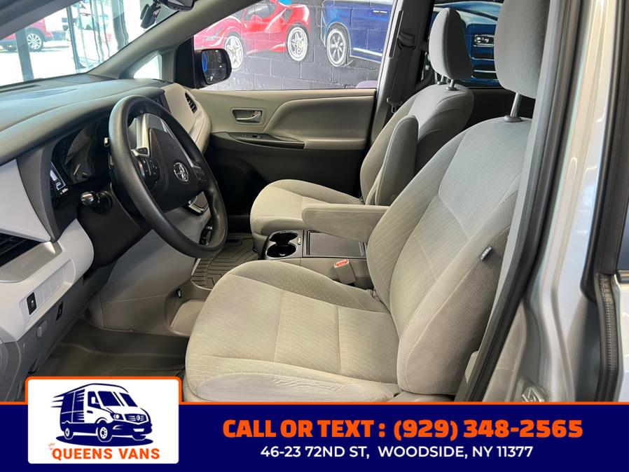 2019 Toyota Sienna LE Auto Access Seat FWD 7-Pass photo