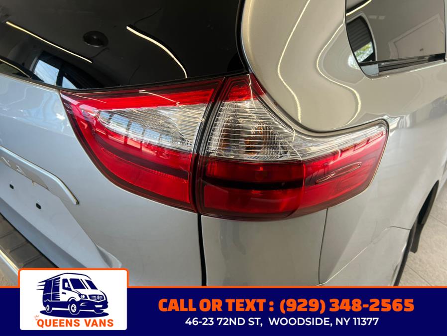 2019 Toyota Sienna LE Auto Access Seat FWD 7-Pass photo