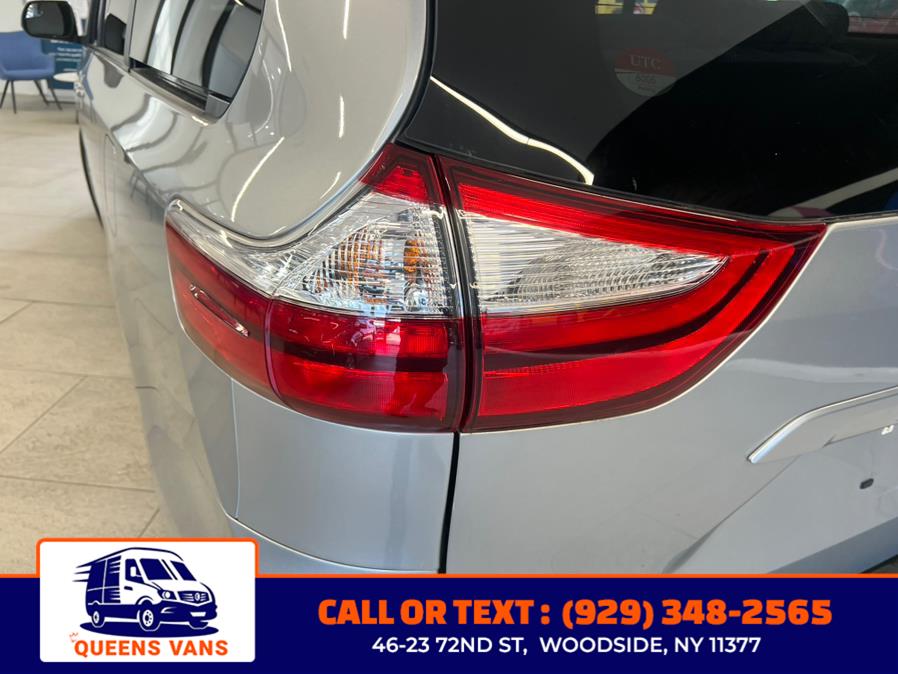 2019 Toyota Sienna LE Auto Access Seat FWD 7-Pass photo