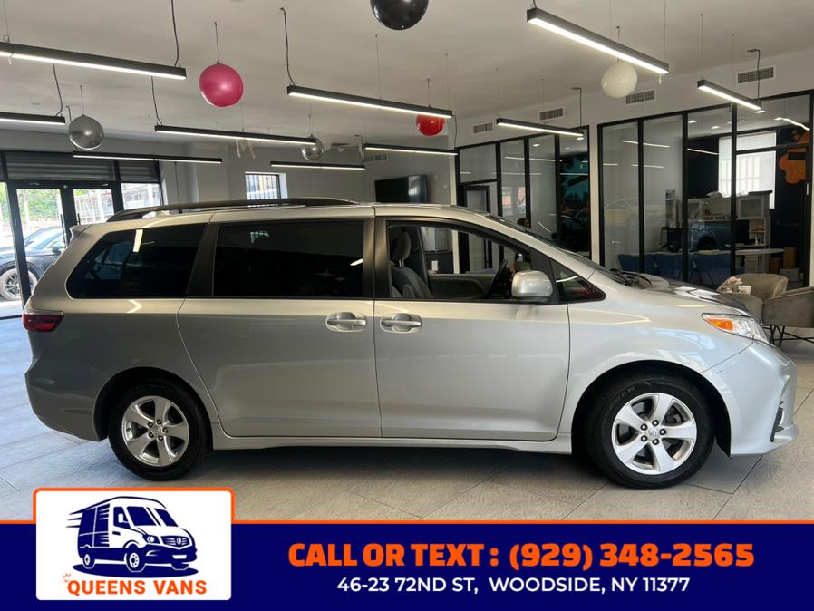 2019 Toyota Sienna LE Auto Access Seat FWD 7-Pass photo