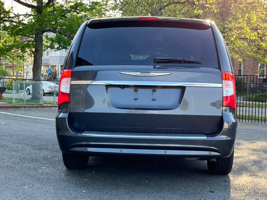 2012 Chrysler Town & Country Touring photo