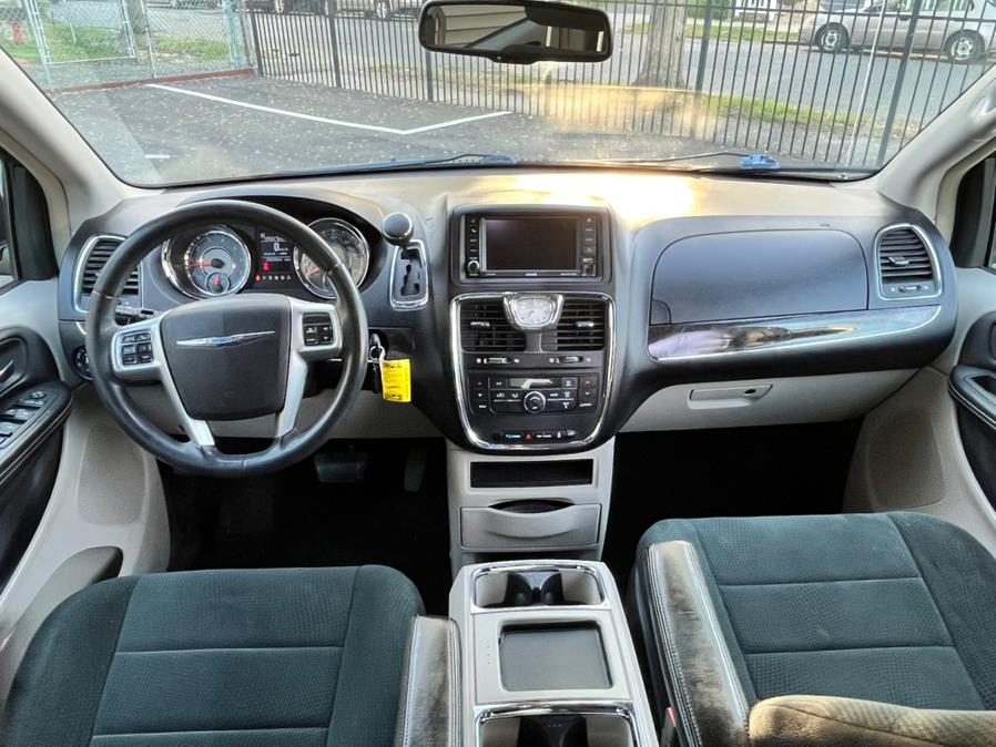 2012 Chrysler Town & Country Touring photo