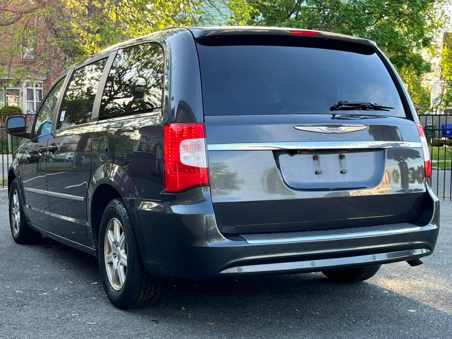 2012 Chrysler Town & Country Touring photo