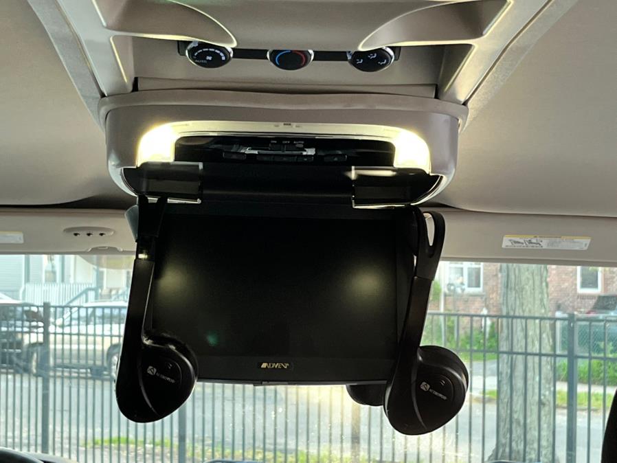 2012 Chrysler Town & Country Touring photo