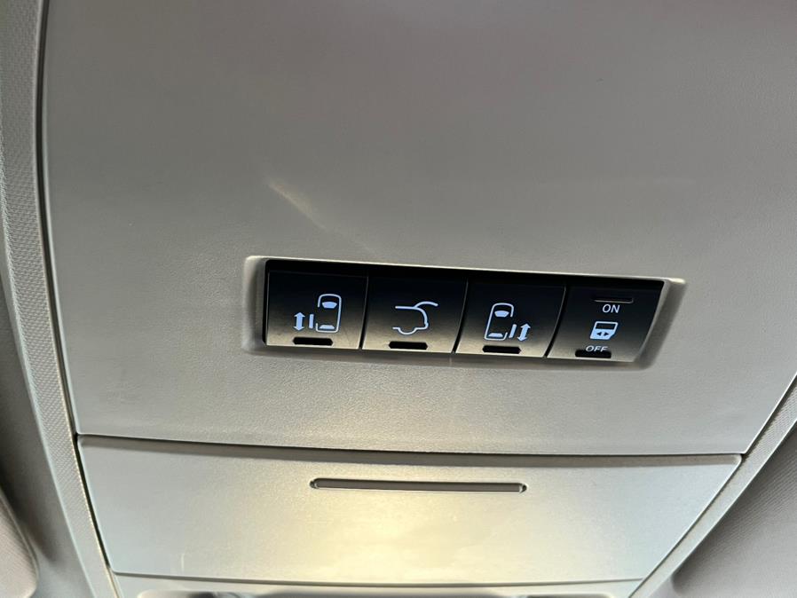 2012 Chrysler Town & Country Touring photo