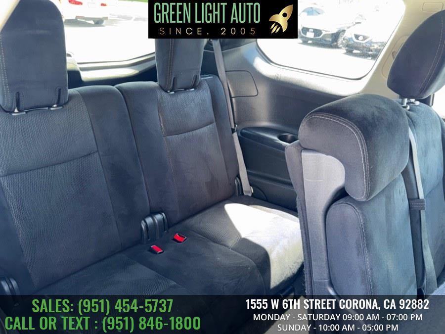 2016 Nissan Pathfinder 2WD 4dr SL photo