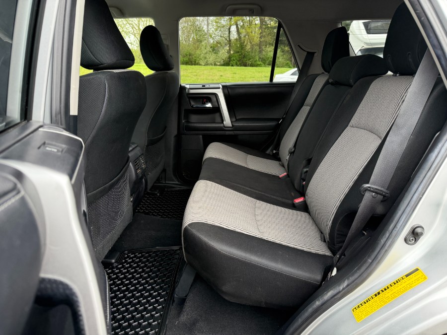 2015 Toyota 4Runner 4WD 4dr V6 SR5 (Natl) photo
