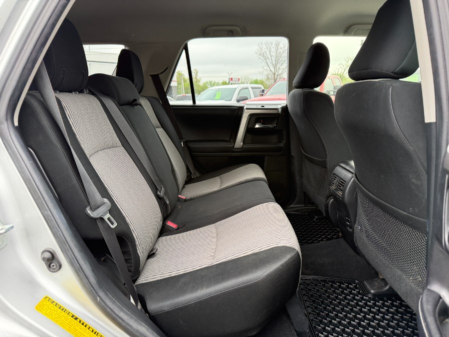 2015 Toyota 4Runner 4WD 4dr V6 SR5 (Natl) photo