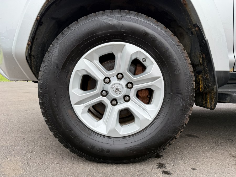 2015 Toyota 4Runner 4WD 4dr V6 SR5 (Natl) photo