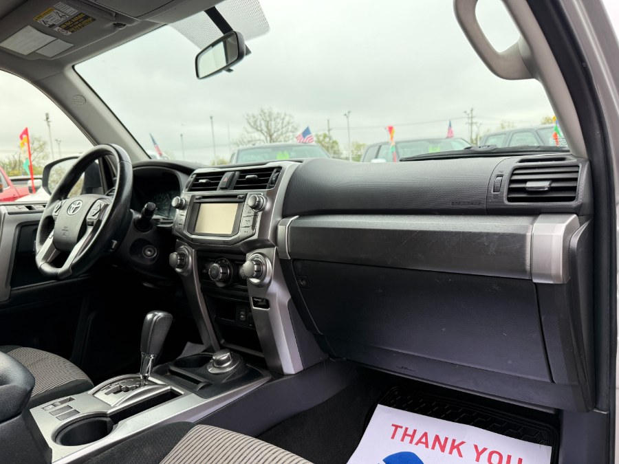 2015 Toyota 4Runner 4WD 4dr V6 SR5 (Natl) photo