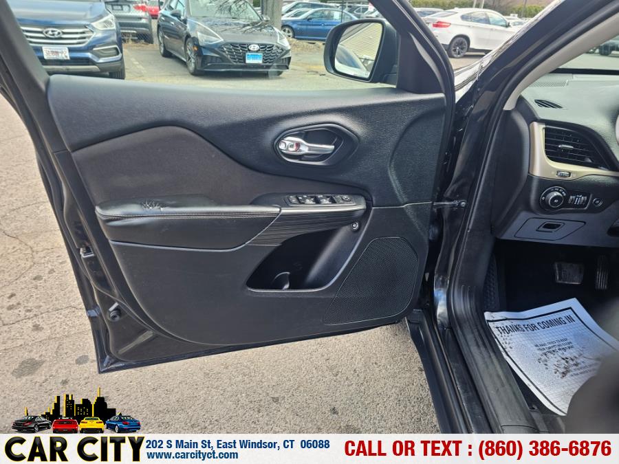2016 Jeep Cherokee 4WD 4dr Latitude photo