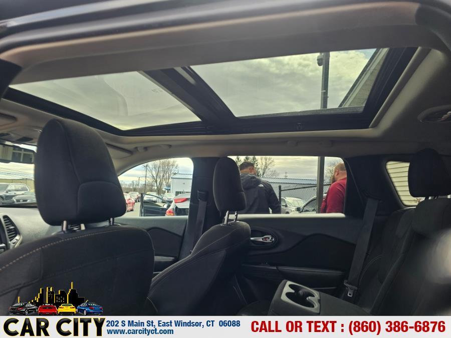 2016 Jeep Cherokee 4WD 4dr Latitude photo