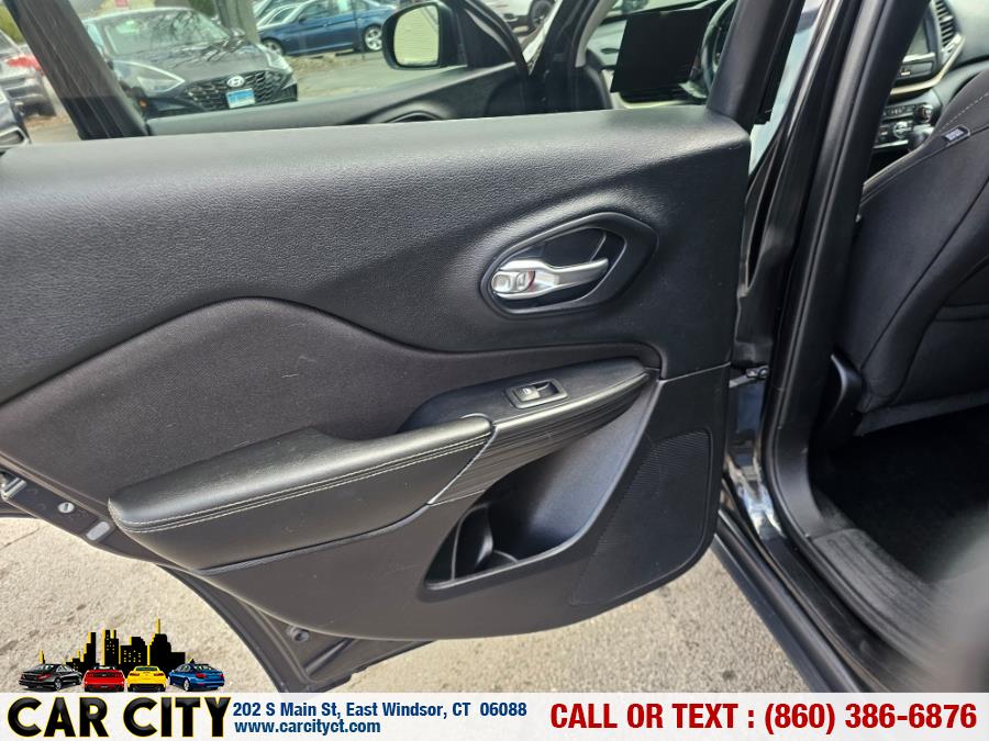 2016 Jeep Cherokee 4WD 4dr Latitude photo
