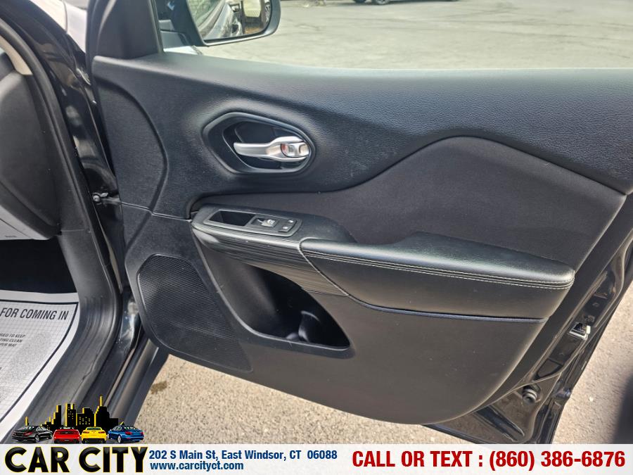 2016 Jeep Cherokee 4WD 4dr Latitude photo