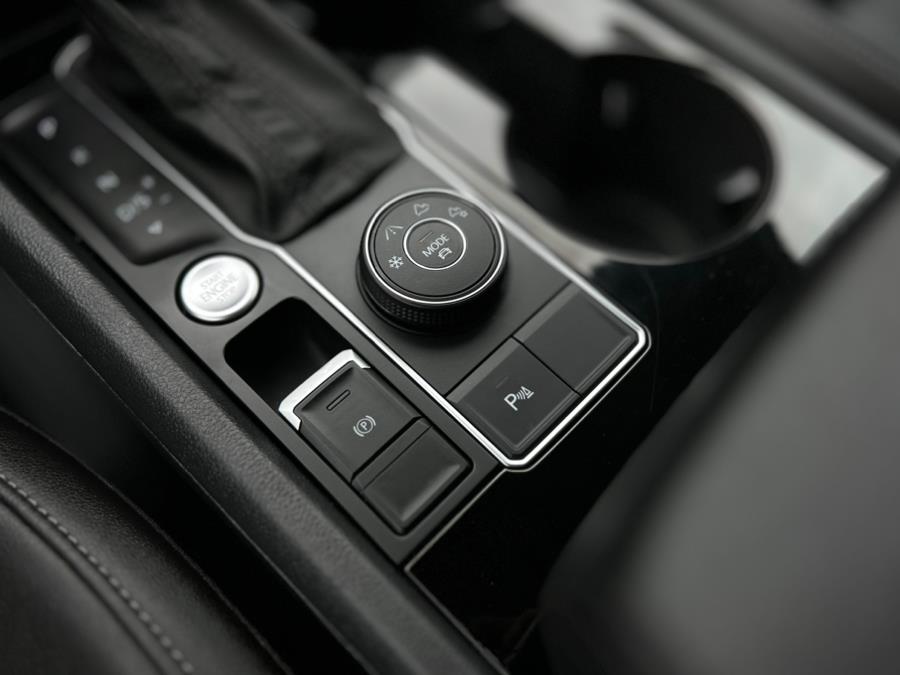 2019 Volkswagen Atlas 3.6L V6 SEL R-Line 4MOTION photo