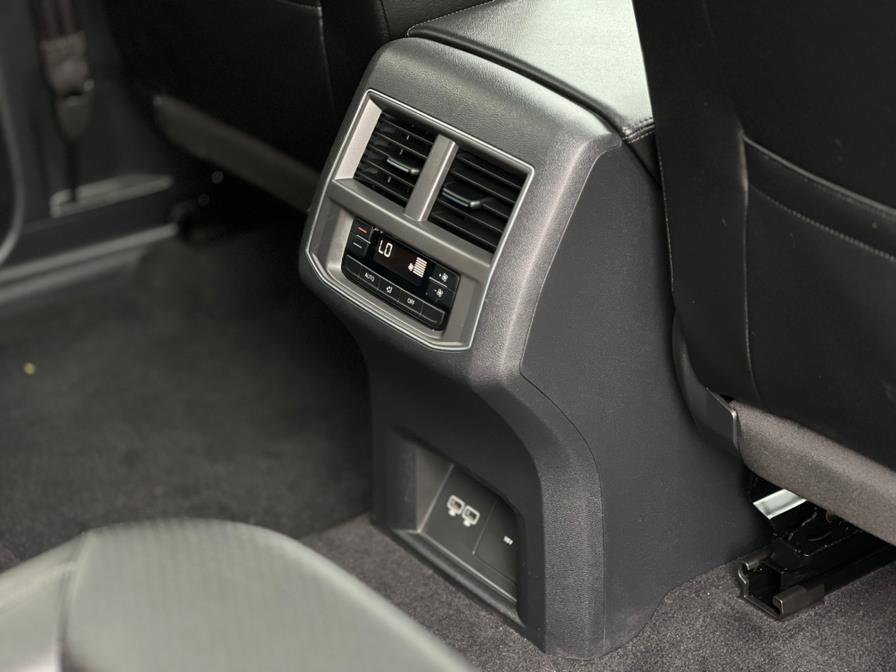 2019 Volkswagen Atlas 3.6L V6 SEL R-Line 4MOTION photo