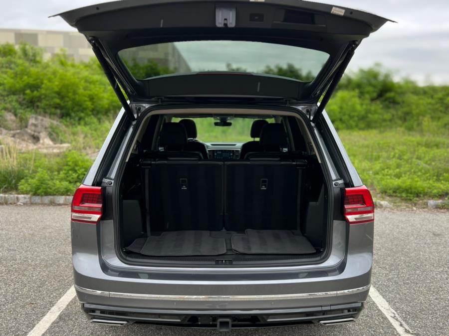 2019 Volkswagen Atlas 3.6L V6 SEL R-Line 4MOTION photo