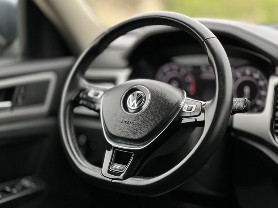 2019 Volkswagen Atlas 3.6L V6 SEL R-Line 4MOTION photo