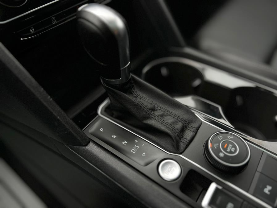 2019 Volkswagen Atlas 3.6L V6 SEL R-Line 4MOTION photo