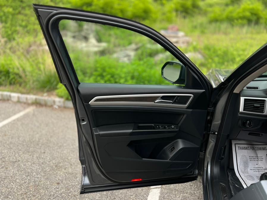 2019 Volkswagen Atlas 3.6L V6 SEL R-Line 4MOTION photo