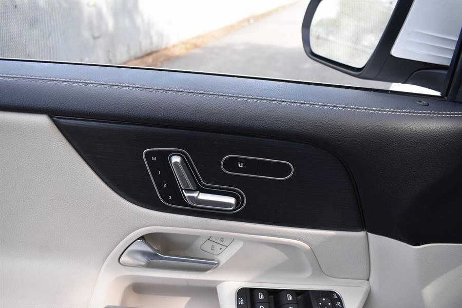 2020 Mercedes-Benz GLB GLB 250 photo