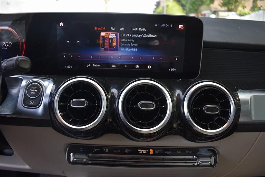 2020 Mercedes-Benz GLB GLB 250 photo