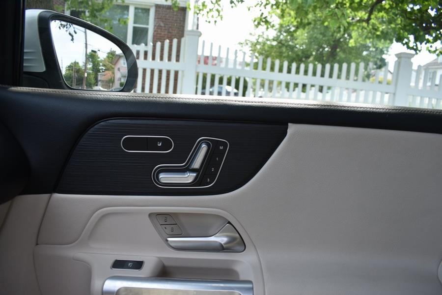 2020 Mercedes-Benz GLB GLB 250 photo