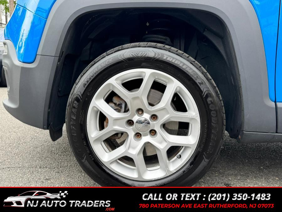 2015 Jeep Renegade 4WD 4dr Latitude photo